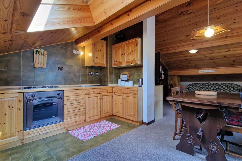 Le Grenier Du Geant Apartment Courmayeur